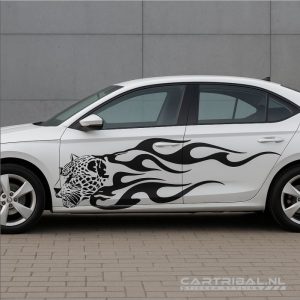 sticker van luipaard met vlammen