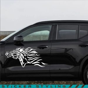 sticker van paardenhoofd met vlammen