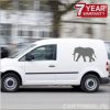 sticker van een olifant op een auto